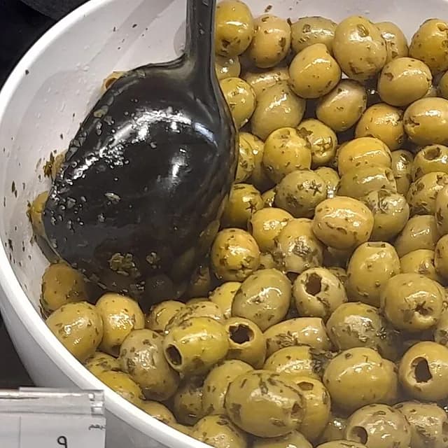 Оливки зелёные